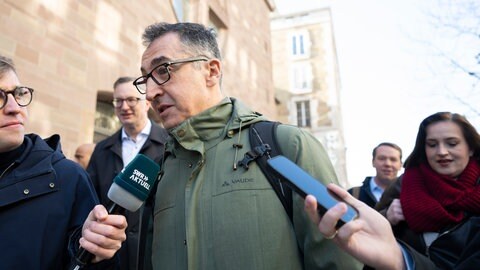 Cem Özdemir (M, Bündnis 90Die Grünen), Spitzenkandidat der Grünen in Baden-Württemberg.