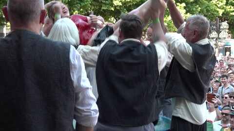 Gautschen am Mainzer Johannisfest, Tradition unter den Buchdruckern.