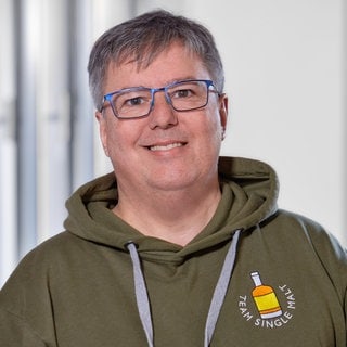 Edi Graf ist Reporter für Hörfunk und Online und Spezialist für Mundart beim SWR im Studio Tübingen.