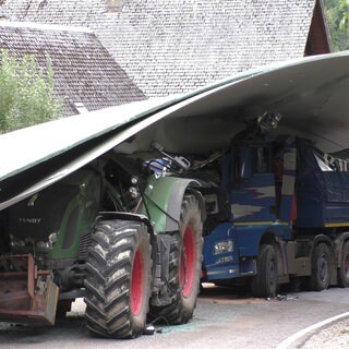 Unfall mit riesigem Rotorblatt