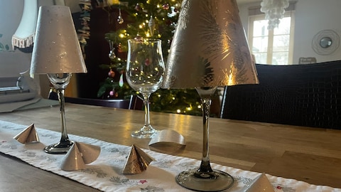 Silvester-Deko: Tischlämpchen und Glückskekse aus Papier