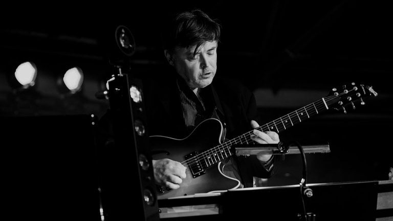Frank Kuruc an der Gitarre