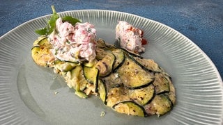 Zucchinifladen (Scarpaccia) mit Schinken-Frischkäse-Dip