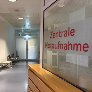 Ein Wartezimmer in der Zentralen Notaufnahme an der Mainzer Unimedizin.