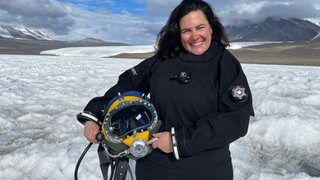 Elisa Merz ist promovierte Biogeochemikerin und forscht als Postdoc in der Arbeitsgruppe von Peter Kroth (Pflanzen Ökophysiologie) an der Universität Konstanz.