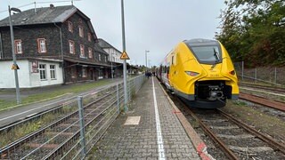 Siemens Batteriezug steht im Bahnhof Westerburg.
