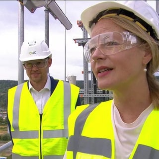 Klimafreundliche Zementproduktion: Pilotanlage in Heidenheim: Landesumweltministerin Walker vor Ort