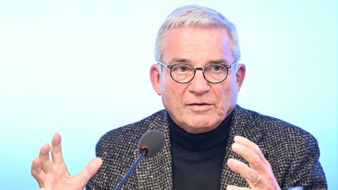 BW-Innenminister Thomas Strobl (CDU) spricht im Landtag bei einer Landespressekonferenz (Archiv).