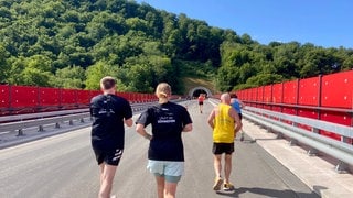 Mitarbeiterinnen und Mitarbeiter des SWR Studios Kaiserslautern waren beim Tunnellauf in Imsweiler auch mit dabei.