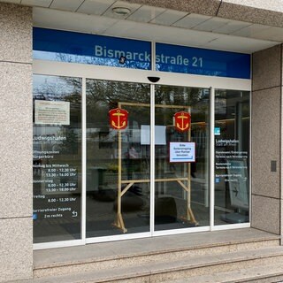 Stadtverwaltung in Ludwigshafen ist aktuell wegen eines mutmaßlichen Cyber-Angriffs lahmgelegt. Laut Oberbürgermeisterin Steinruck verdichten sich die Anzeichen auf eine Attacke.