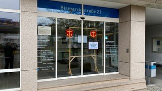 Stadtverwaltung in Ludwigshafen ist aktuell wegen eines mutmaßlichen Cyber-Angriffs lahmgelegt. Laut Oberbürgermeisterin Steinruck verdichten sich die Anzeichen auf eine Attacke.