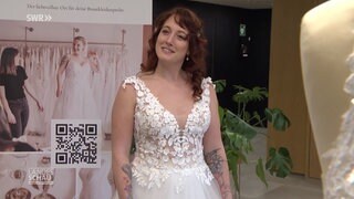 Frau im Secondhand-Brautkleid