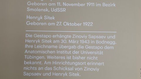 Eine Hinweistafel beschreibt den Mord an zwei Männern in Bodnegg. 