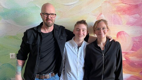 Thomas und Angelique Brengmann freuen sich, dass Sohn Finn (15 Jahre), im Kinder-College Gleichgesinnte gefunden hat, mit denen er über Politik debattieren kann.