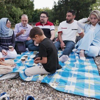 Syrische Familie am Rhein in Ingelheim - eine SWR-Doku zeigt, wie die Integration von Geflüchteten in RLP läuft.