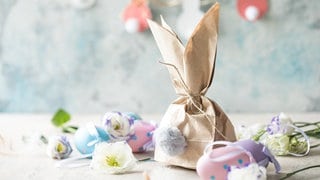 Selbstgemachte Osterdeko: Osterhasen, Hühner, Karten uvm