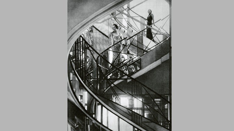 Der verspiegelte Treppenaufgang in Chanels Studio, ca. 1930