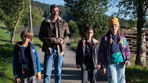  v.l.: Sam Winter (Yann Cosack), Kajo Winter (Jochen Schropp), Liam Winter (Nils Hofschneider) und Johanna ( Leni Ercep)