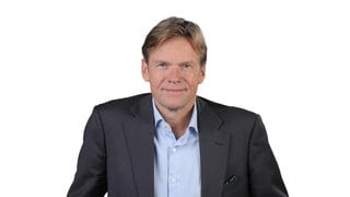 Chefarzt für Neurologie und Intensivmedizin Dr. Volker Limmroth lächelt in die Kamera.