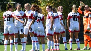 Die VfB Stuttgart Frauen beim Einlaufen