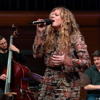 Jil Pappert und ihre Band beim Auftritt in Stuttgart