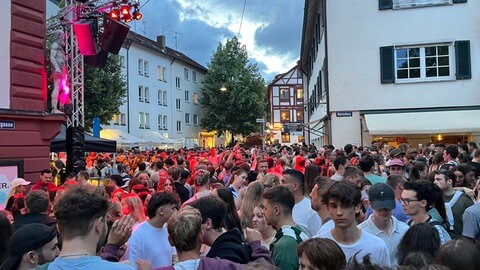 Die volle Ulmer Innenstadt mit vielen Besucherinnen und Besuchern des Schwörmontags. In der Partynacht musste die Polizei mehrmals eingreifen.