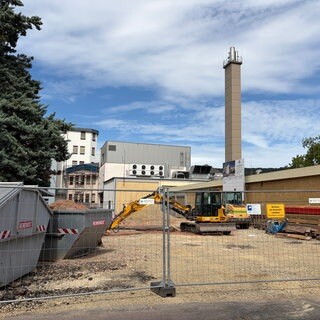 Auf dieser Baustelle fiel die 79-Jährige in die Baugrube.