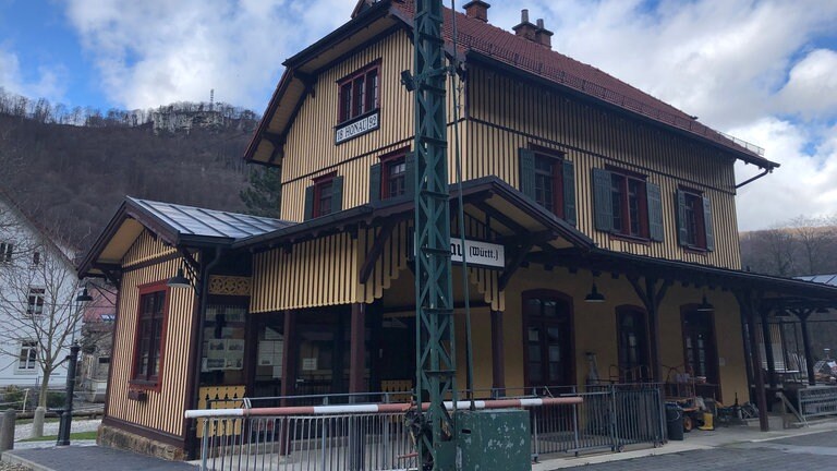 Bahnhof Honau. Bis 1980 sind hier noch Züge aus Reutlingen hergefahren.