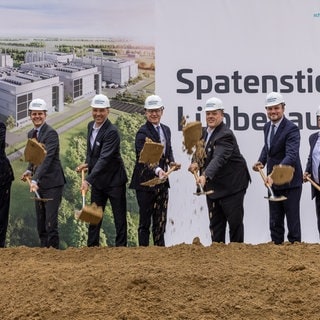 In Lübbenau im Spreewald (Kreis Oberspreewald-Lausitz, Brandenburg) baut die Neckarsulmer (Kreis Heilbronn) Schwarz-Gruppe ein großes Rechenzentrum. Spatenstich für das Großprojekt war am 17. November 2025.