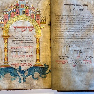 Deutsches Gebetbuch aus dem 13. Jahrhundert, das die frühesten Zeugnisse der jiddischen Sprache enthält. Historisches Manuskript aus der Sammlung der israelischen Nationalbibliothek in Jerusalem.
