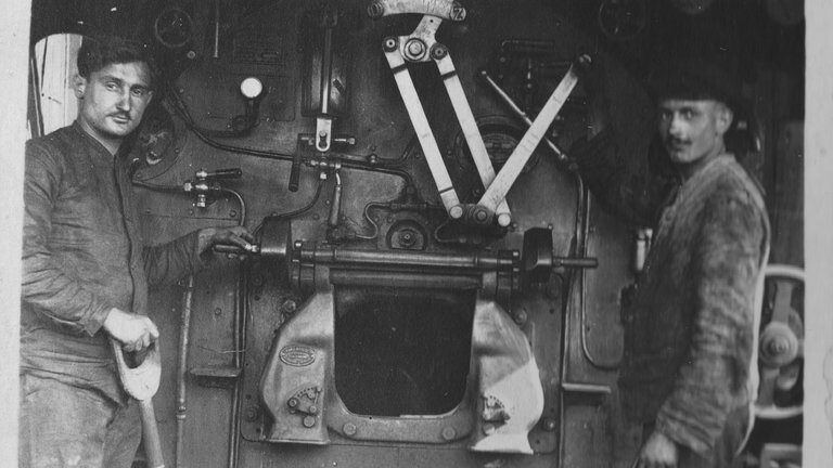 Wilhelm Kenntner (links) als junger Heizer in Mainz