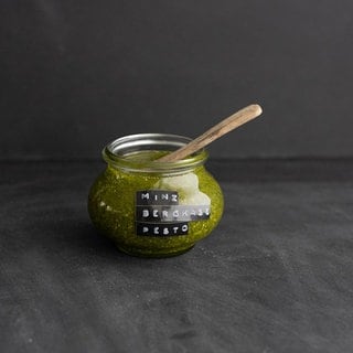Bergkäse-Minze-Pesto