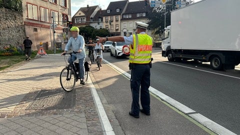 Etwa 100 Fahrrad-m Pedelec, und E-Scooterfahrer kontrollierte die Polizei allein am Morgen des Zweiradaktionstages am Offenburger Stadtbuckel.