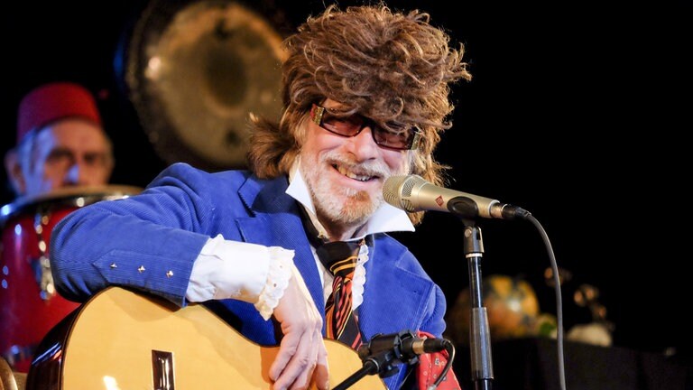 Helge Schneider mit Gittare