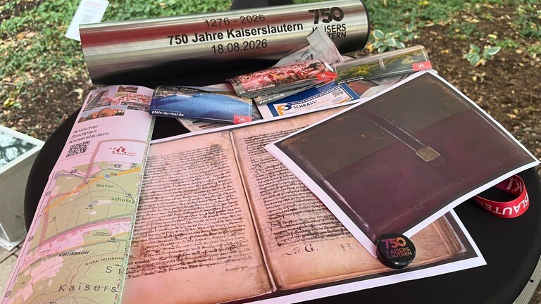 In Kaiserslautern wurde zum 750. Stadtjubiläum eine Zeitkapsel vergraben