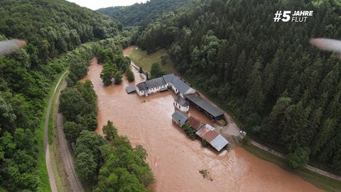 Die Wellkyller Mühle wurde bei der Flut zerstört. Über eine Millionen Euro Schaden sind dabei entstanden. Seit fünf Jahren wird sie neu aufgebaut, weitere fünf Jahre wird es noch dauern. 