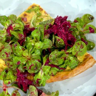 Schmand-Wähe mit Feldsalat