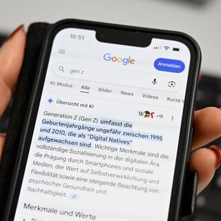 Google KI-Übersicht auf einem Smartphone