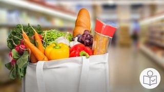 Eine Einkaufs·tasche in einem Super·markt. In der Einkaufs·tasche sind Lebens·mittel. Rechts das SWR Logo für Leichte Sprache. 