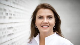 Publizistin Birgit Kelle lächelt in die Kamera.