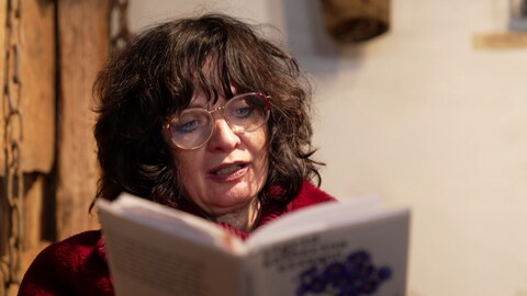 Katharina Eismann lesend