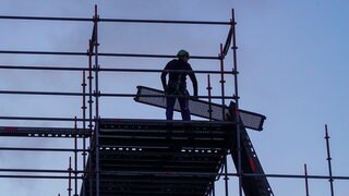 Gerüstbauer bei der Arbeit