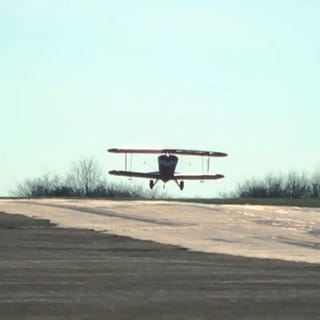 Der Kunstflieger von Patric Leis bei der Landung