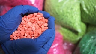 Die Polizei hat in Marxzell im Kreis Karlsruhe große Mengen Drogen sichergestellt.
