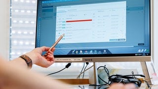 Seit dem 1. Oktober 2025 ist die elektronische Patientenakte (ePA) für Arztpraxen, Kliniken und Apotheken verpflichtend. Die anfänglichen Probleme scheinen ein Jahr später kein Thema mehr sein. (Symbolbild)