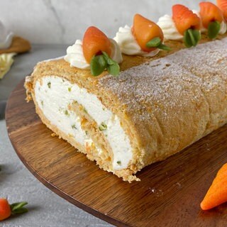 Karotten-Biskuitrolle mit Frischkäse-Eierlikör-Füllung