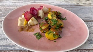 Mai-Rüben aus dem Ofen mit Bratkartoffelsalat