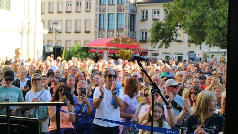 Es geht ins Finale für die SWR1 RLP Hitparade. Die Spannung steigt und viele sind gekommen, um diesen Moment mitzuerleben!