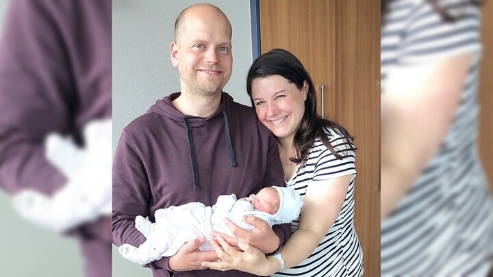 Familie König mit Tochter Charlotte, dem 555. Baby des Jahres im Marienhaus Klinikum St. Elisabeth Neuwied.