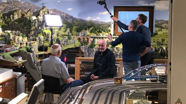 Auf Spurensuche. Hagen im Interview mit Alfred Haag. Vor mehr als 40 Jahren führte Hagen schon einmal ein Interview mit Alfred Haag, das in Hagens erstem Modellbahnfilm verwendet wurde.
